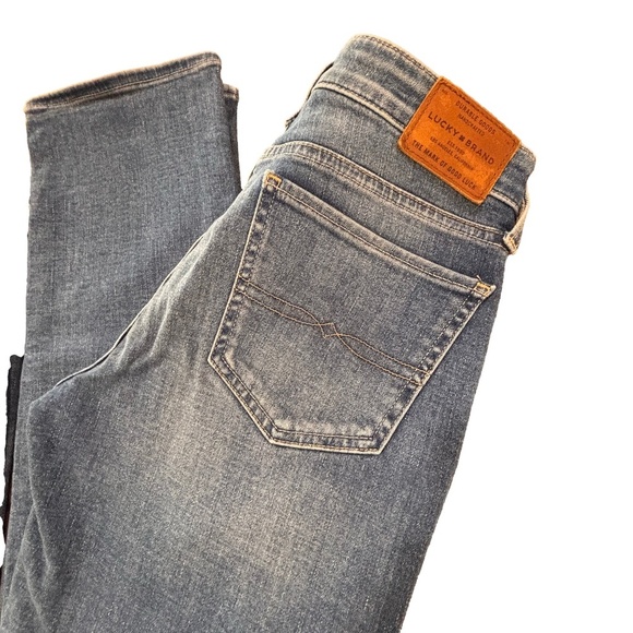 Two pair of Lucky Brand sweet straight jeans both  4/27 (ankle) - Picture 3 of 12
